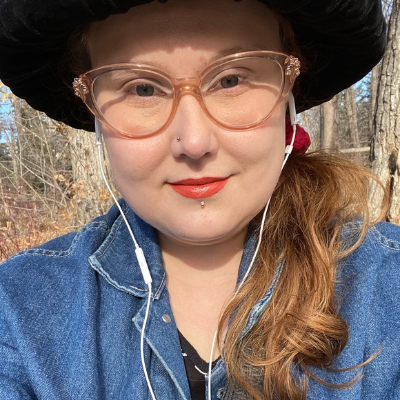 Meet your Posher, Aila (they/them/she/her) - Picture 4 of 7